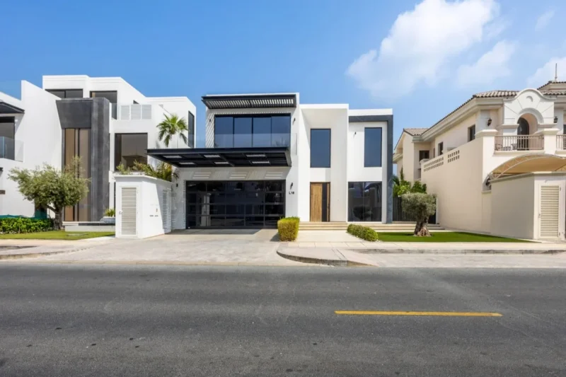 Fully Upgraded | Extended Plot | Vacant | Palm Jumeirah Dubai