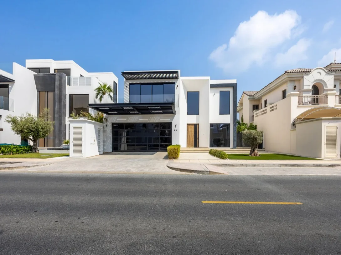 Fully Upgraded | Extended Plot | Vacant | Palm Jumeirah Dubai